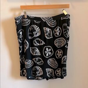 # Chico's Sz 3 (XL) Black & White Shell Print Silky Skort